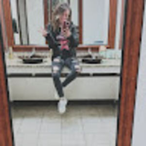 Meet your Posher, Alexis